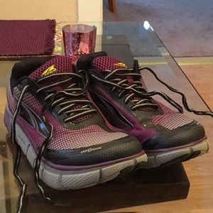 Altra Torin 2.5 (women's size 8.5) Worn once!